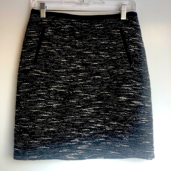 Talbots black and white boucle wool blend pencil skirt, above the knee size 2p. - Picture 1 of 6